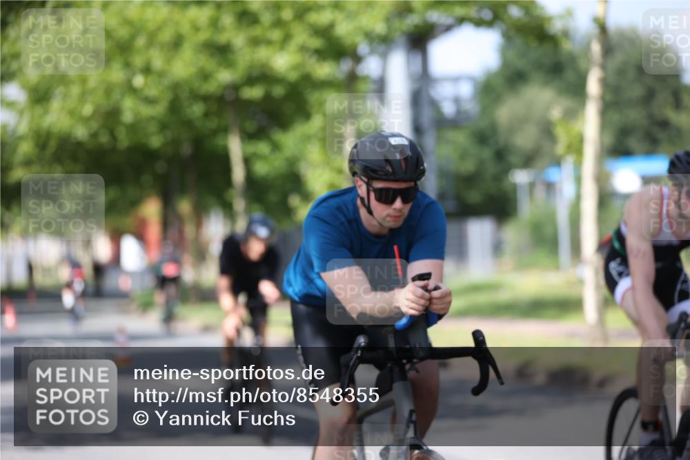 10.08.2025 - GEWOBA Citytriathlon Bremen Yannick Fuchs http://msf.ph/oto/8548355 10.08.2025 12:13:47 Radfahren 552, 568, 590, 612, 621, 649, 664, 733, 770, 776, 823, 863, 916, 1017 meine-sportfotos.de