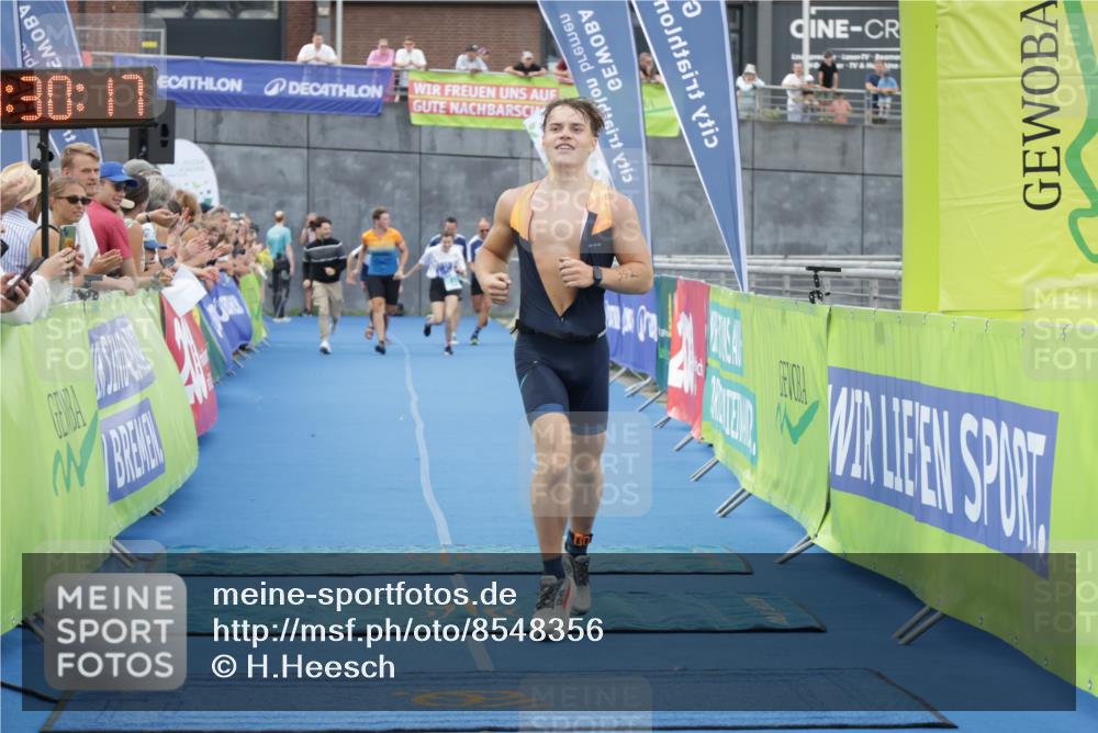 10.08.2025 - GEWOBA Citytriathlon Bremen H.Heesch http://msf.ph/oto/8548356 10.08.2025 11:33:59 Ziel 352, 432 meine-sportfotos.de