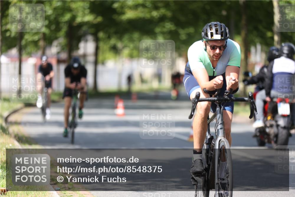 10.08.2025 - GEWOBA Citytriathlon Bremen Yannick Fuchs http://msf.ph/oto/8548375 10.08.2025 12:13:53 Radfahren 568, 590, 621, 664, 733, 776, 823, 863, 873, 950, 951, 1017 meine-sportfotos.de