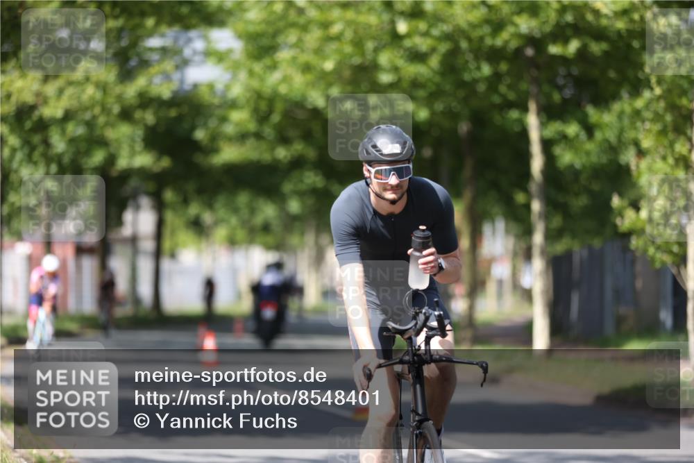 10.08.2025 - GEWOBA Citytriathlon Bremen Yannick Fuchs http://msf.ph/oto/8548401 10.08.2025 12:13:56 Radfahren 568, 587, 590, 615, 621, 689, 733, 776, 823, 863, 873, 950, 951 meine-sportfotos.de