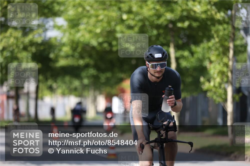 10.08.2025 - GEWOBA Citytriathlon Bremen Yannick Fuchs http://msf.ph/oto/8548404 10.08.2025 12:13:56 Radfahren 568, 587, 590, 615, 621, 689, 733, 776, 823, 863, 873, 950, 951 meine-sportfotos.de