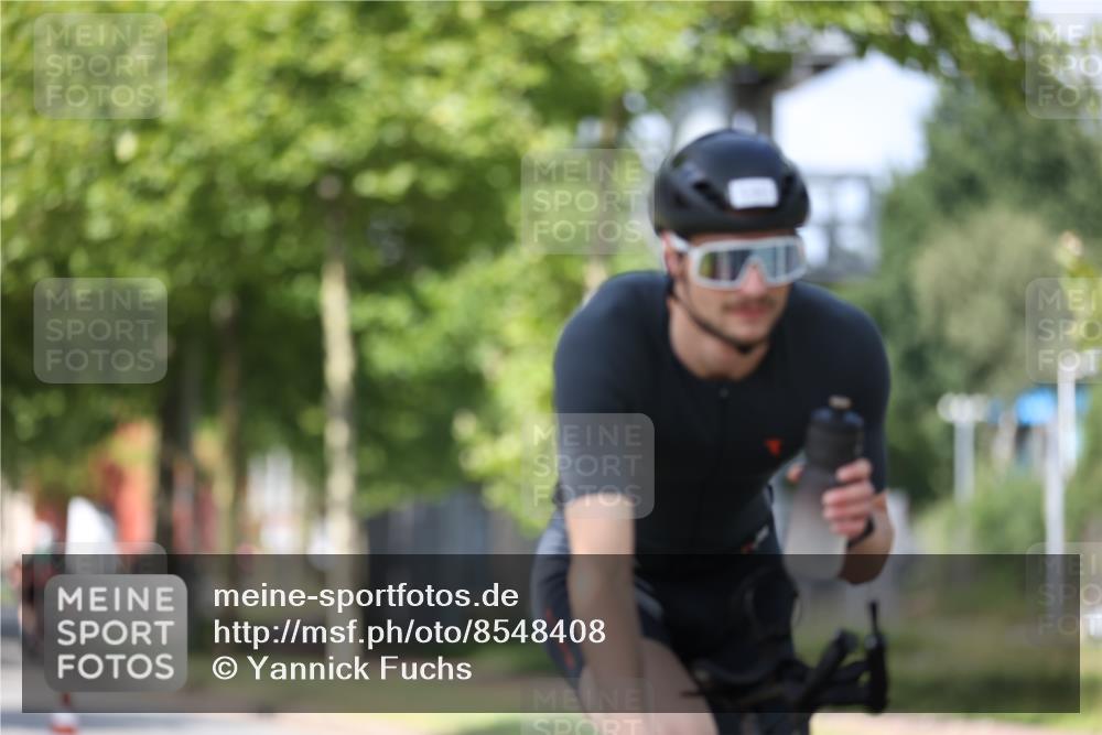 10.08.2025 - GEWOBA Citytriathlon Bremen Yannick Fuchs http://msf.ph/oto/8548408 10.08.2025 12:13:57 Radfahren 568, 587, 590, 615, 621, 689, 733, 776, 823, 863, 873, 950, 951 meine-sportfotos.de