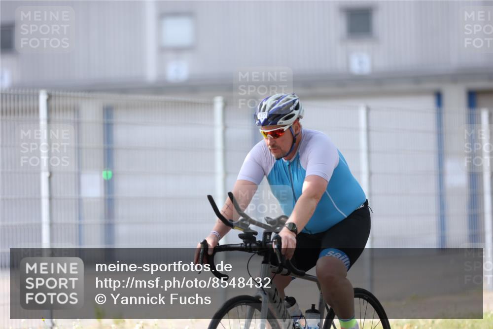10.08.2025 - GEWOBA Citytriathlon Bremen Yannick Fuchs http://msf.ph/oto/8548432 10.08.2025 13:14:45 Radfahren 772, 877 meine-sportfotos.de