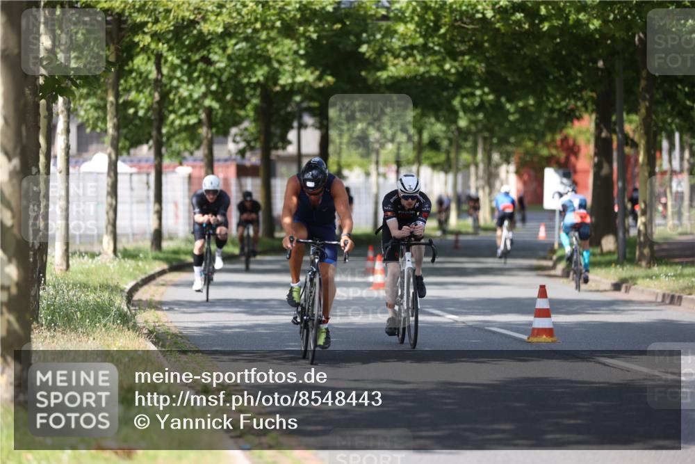 10.08.2025 - GEWOBA Citytriathlon Bremen Yannick Fuchs http://msf.ph/oto/8548443 10.08.2025 12:14:03 Radfahren 568, 587, 590, 615, 616, 630, 689, 733, 788, 863, 873, 950, 951, 1030 meine-sportfotos.de