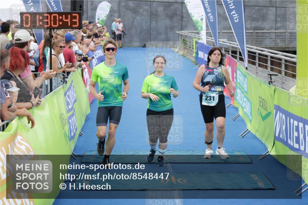 10.08.2025 - GEWOBA Citytriathlon Bremen H.Heesch http://msf.ph/oto/8548447 10.08.2025 11:34:24 Ziel 231, 413 meine-sportfotos.de
