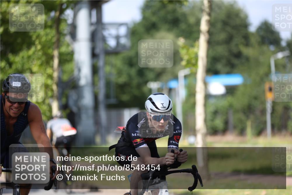 10.08.2025 - GEWOBA Citytriathlon Bremen Yannick Fuchs http://msf.ph/oto/8548454 10.08.2025 12:14:05 Radfahren 587, 590, 615, 616, 630, 689, 733, 788, 863, 873, 950, 951, 1030 meine-sportfotos.de