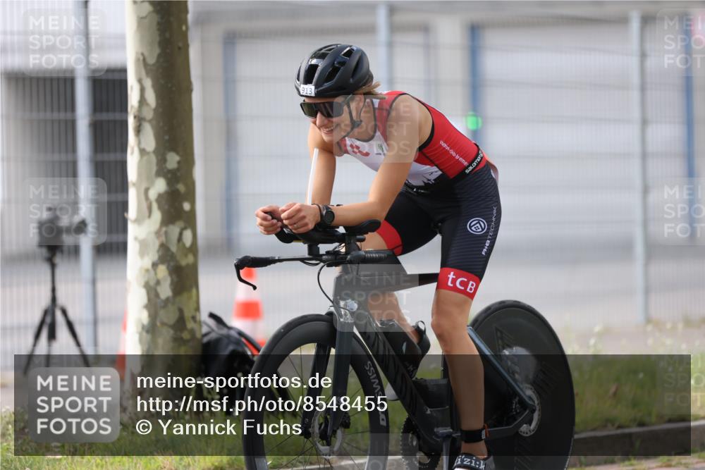 10.08.2025 - GEWOBA Citytriathlon Bremen Yannick Fuchs http://msf.ph/oto/8548455 10.08.2025 13:15:06 Radfahren 765, 826, 913 meine-sportfotos.de