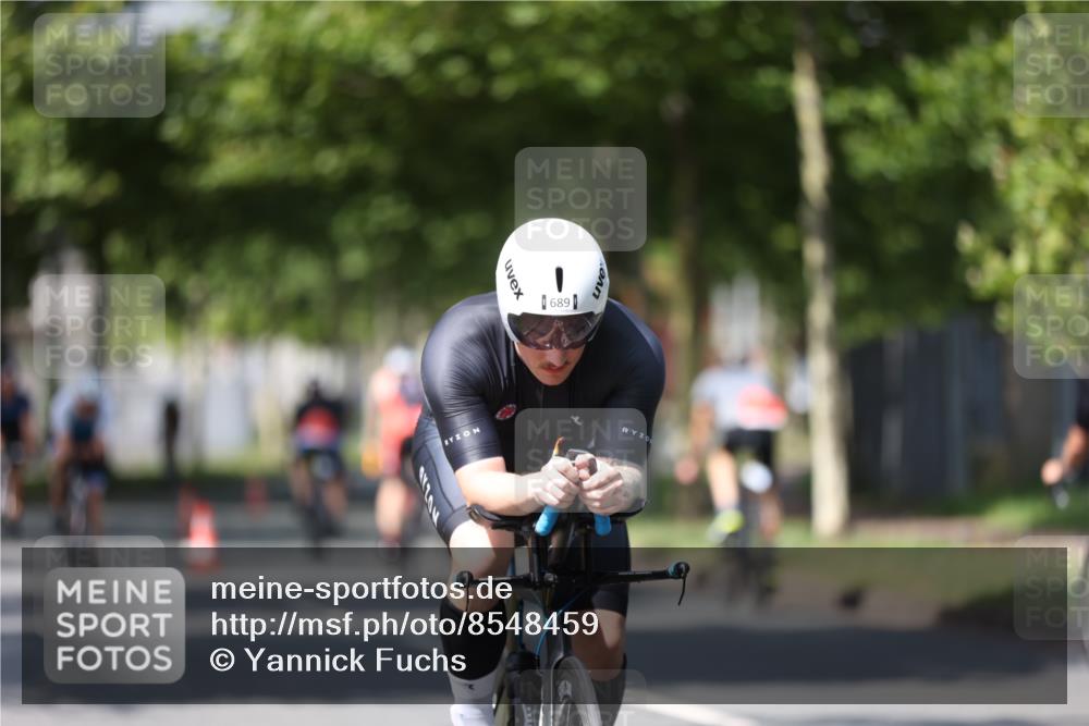 10.08.2025 - GEWOBA Citytriathlon Bremen Yannick Fuchs http://msf.ph/oto/8548459 10.08.2025 12:14:06 Radfahren 587, 590, 615, 616, 630, 689, 733, 788, 793, 863, 873, 950, 951, 1030 meine-sportfotos.de