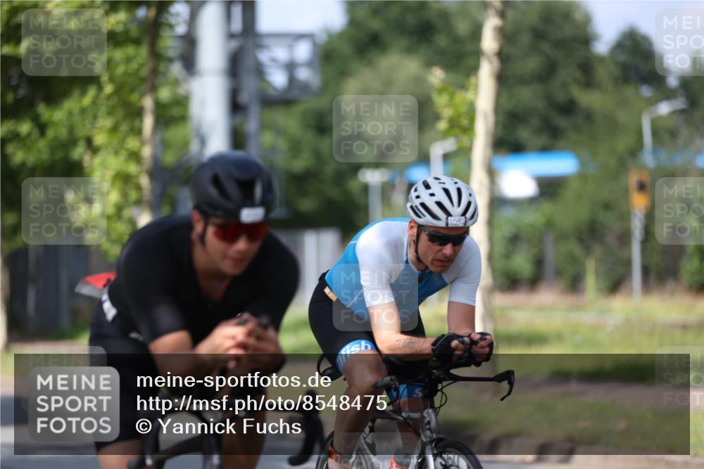 10.08.2025 - GEWOBA Citytriathlon Bremen Yannick Fuchs http://msf.ph/oto/8548475 10.08.2025 12:14:09 Radfahren 587, 590, 615, 616, 630, 689, 788, 793, 801, 873, 950, 951, 1030 meine-sportfotos.de