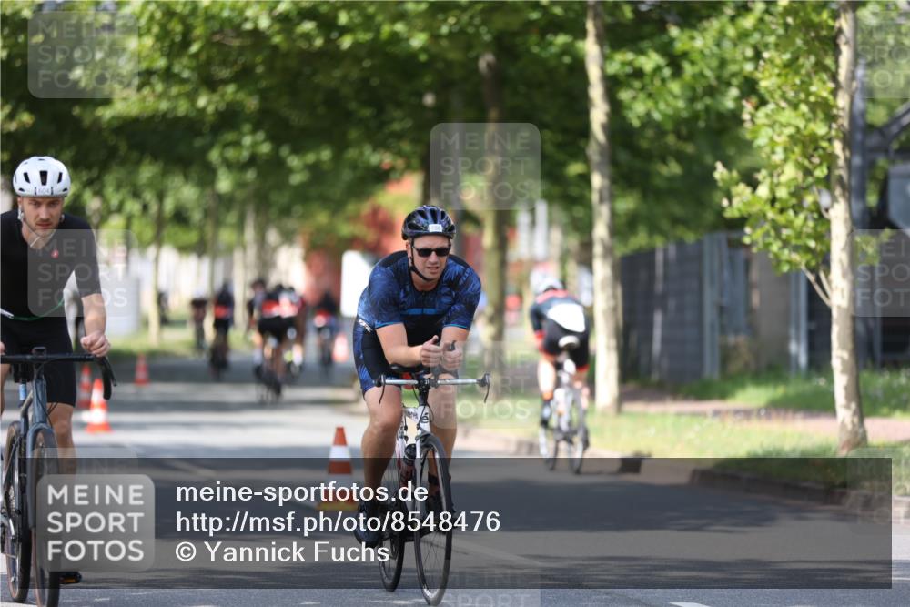 10.08.2025 - GEWOBA Citytriathlon Bremen Yannick Fuchs http://msf.ph/oto/8548476 10.08.2025 12:14:10 Radfahren 587, 590, 615, 616, 630, 655, 689, 788, 793, 801, 873, 950, 951, 1030 meine-sportfotos.de