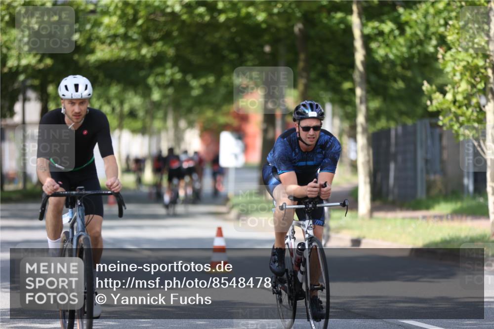 10.08.2025 - GEWOBA Citytriathlon Bremen Yannick Fuchs http://msf.ph/oto/8548478 10.08.2025 12:14:10 Radfahren 587, 590, 615, 616, 630, 655, 689, 788, 793, 801, 873, 950, 951, 1030 meine-sportfotos.de