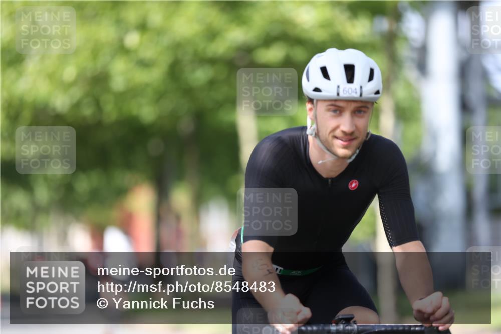10.08.2025 - GEWOBA Citytriathlon Bremen Yannick Fuchs http://msf.ph/oto/8548483 10.08.2025 12:14:11 Radfahren 587, 615, 616, 630, 655, 689, 788, 793, 801, 873, 950, 951, 1030 meine-sportfotos.de