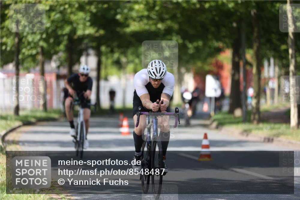 10.08.2025 - GEWOBA Citytriathlon Bremen Yannick Fuchs http://msf.ph/oto/8548487 10.08.2025 12:14:12 Radfahren 587, 615, 616, 630, 655, 689, 788, 793, 801, 873, 950, 951, 1030 meine-sportfotos.de