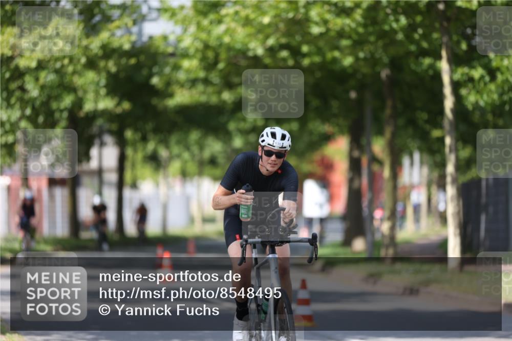 10.08.2025 - GEWOBA Citytriathlon Bremen Yannick Fuchs http://msf.ph/oto/8548495 10.08.2025 12:14:14 Radfahren 587, 615, 616, 630, 655, 689, 708, 788, 793, 801, 873, 888, 950, 1030 meine-sportfotos.de
