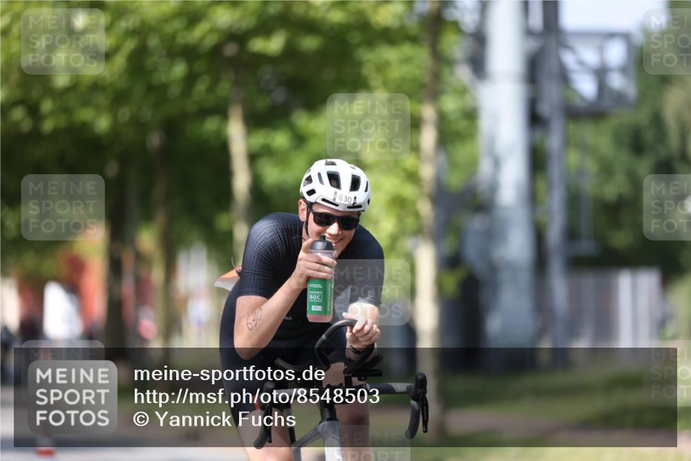 10.08.2025 - GEWOBA Citytriathlon Bremen Yannick Fuchs http://msf.ph/oto/8548503 10.08.2025 12:14:14 Radfahren 587, 615, 616, 630, 655, 689, 708, 788, 793, 801, 873, 888, 950, 1030 meine-sportfotos.de