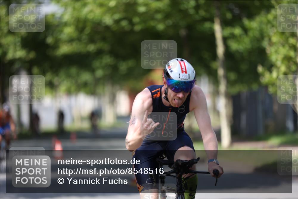 10.08.2025 - GEWOBA Citytriathlon Bremen Yannick Fuchs http://msf.ph/oto/8548516 10.08.2025 12:14:18 Radfahren 587, 615, 616, 630, 655, 681, 689, 708, 735, 788, 793, 801, 888, 1030 meine-sportfotos.de