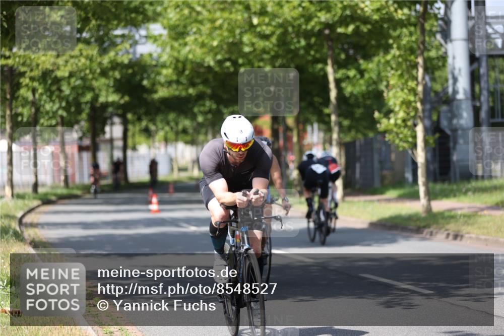 10.08.2025 - GEWOBA Citytriathlon Bremen Yannick Fuchs http://msf.ph/oto/8548527 10.08.2025 12:14:20 Radfahren 587, 615, 616, 630, 655, 681, 708, 735, 788, 793, 801, 888, 1030 meine-sportfotos.de