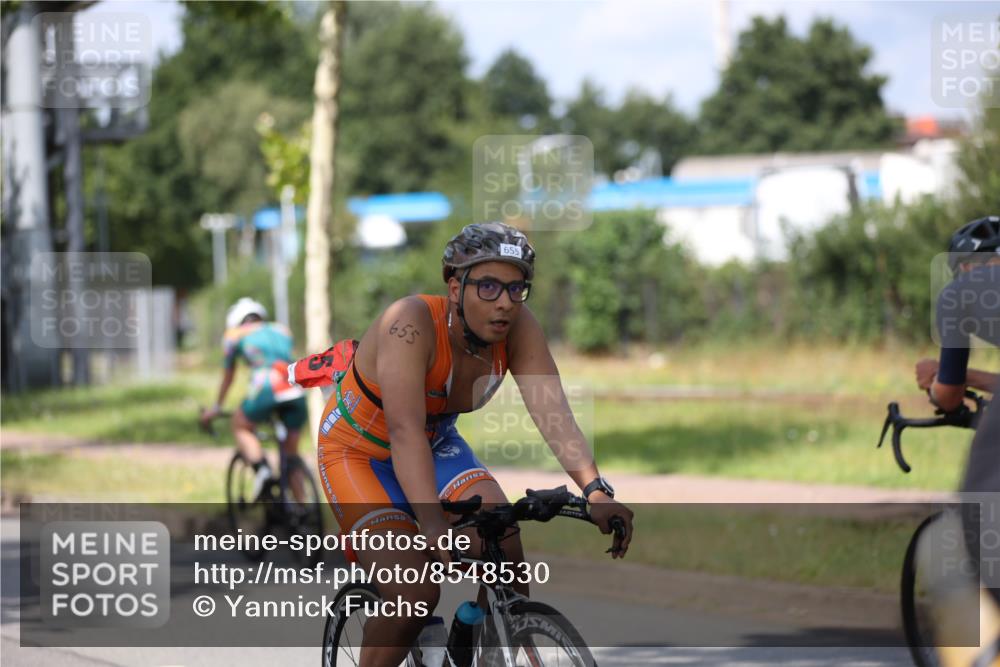 10.08.2025 - GEWOBA Citytriathlon Bremen Yannick Fuchs http://msf.ph/oto/8548530 10.08.2025 12:14:21 Radfahren 587, 615, 616, 630, 655, 681, 708, 735, 738, 788, 793, 801, 888, 1030 meine-sportfotos.de
