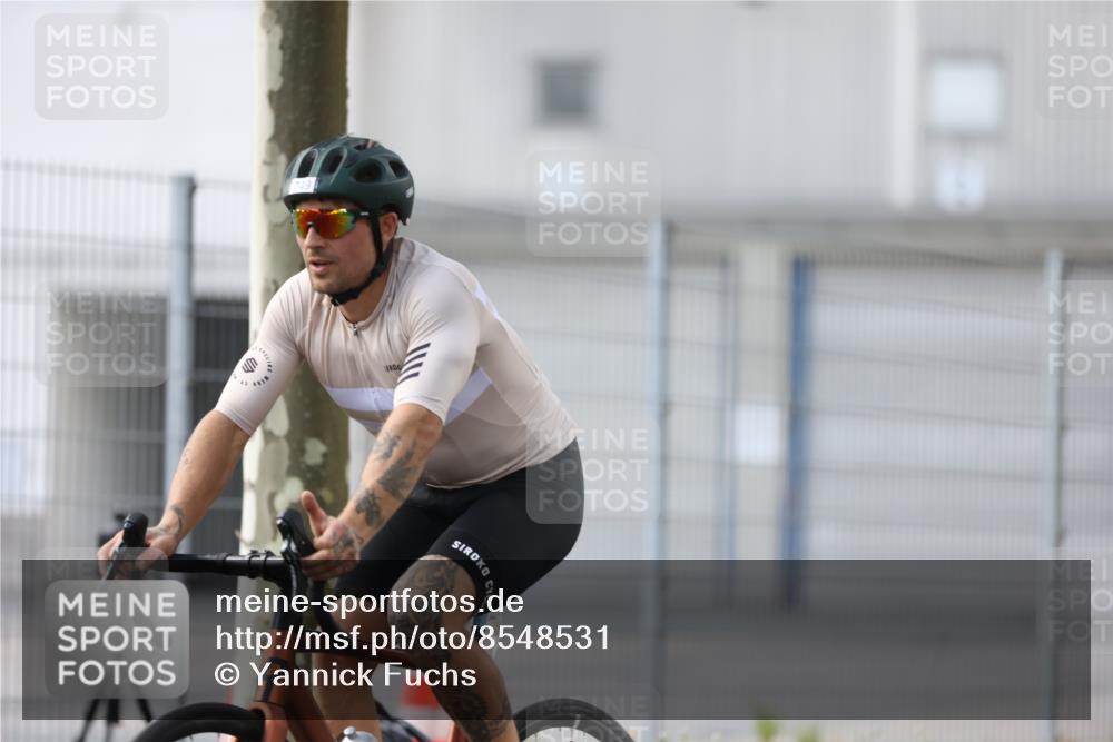 10.08.2025 - GEWOBA Citytriathlon Bremen Yannick Fuchs http://msf.ph/oto/8548531 10.08.2025 13:15:30 Radfahren 636, 736, 749, 758, 843, 940, 969, 1025 meine-sportfotos.de