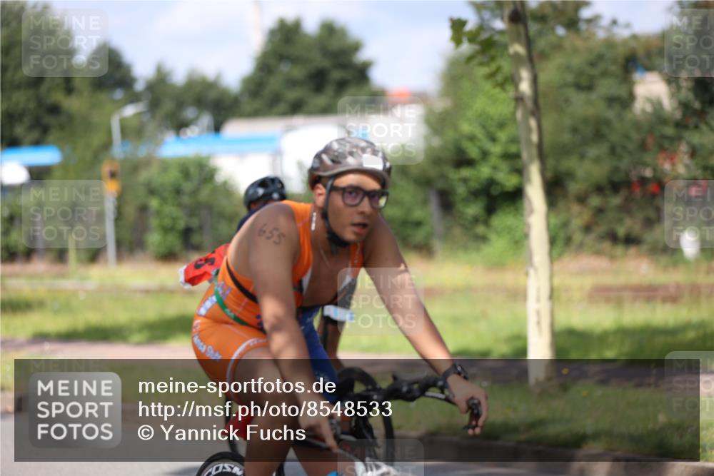 10.08.2025 - GEWOBA Citytriathlon Bremen Yannick Fuchs http://msf.ph/oto/8548533 10.08.2025 12:14:21 Radfahren 587, 615, 616, 630, 655, 681, 708, 735, 738, 788, 793, 801, 888, 1030 meine-sportfotos.de