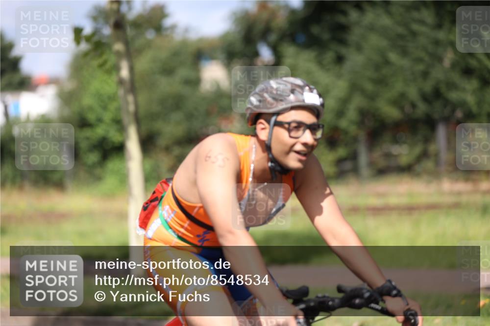 10.08.2025 - GEWOBA Citytriathlon Bremen Yannick Fuchs http://msf.ph/oto/8548534 10.08.2025 12:14:21 Radfahren 587, 615, 616, 630, 655, 681, 708, 735, 738, 788, 793, 801, 888, 1030 meine-sportfotos.de