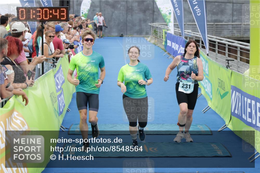10.08.2025 - GEWOBA Citytriathlon Bremen H.Heesch http://msf.ph/oto/8548564 10.08.2025 11:34:25 Ziel 231, 413 meine-sportfotos.de