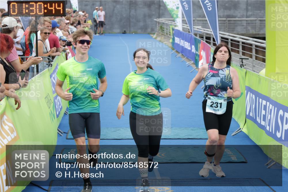 10.08.2025 - GEWOBA Citytriathlon Bremen H.Heesch http://msf.ph/oto/8548572 10.08.2025 11:34:25 Ziel 231, 413 meine-sportfotos.de