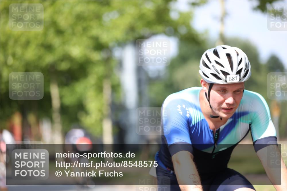 10.08.2025 - GEWOBA Citytriathlon Bremen Yannick Fuchs http://msf.ph/oto/8548575 10.08.2025 12:14:30 Radfahren 632, 655, 681, 708, 735, 738, 793, 801, 806, 838, 888 meine-sportfotos.de