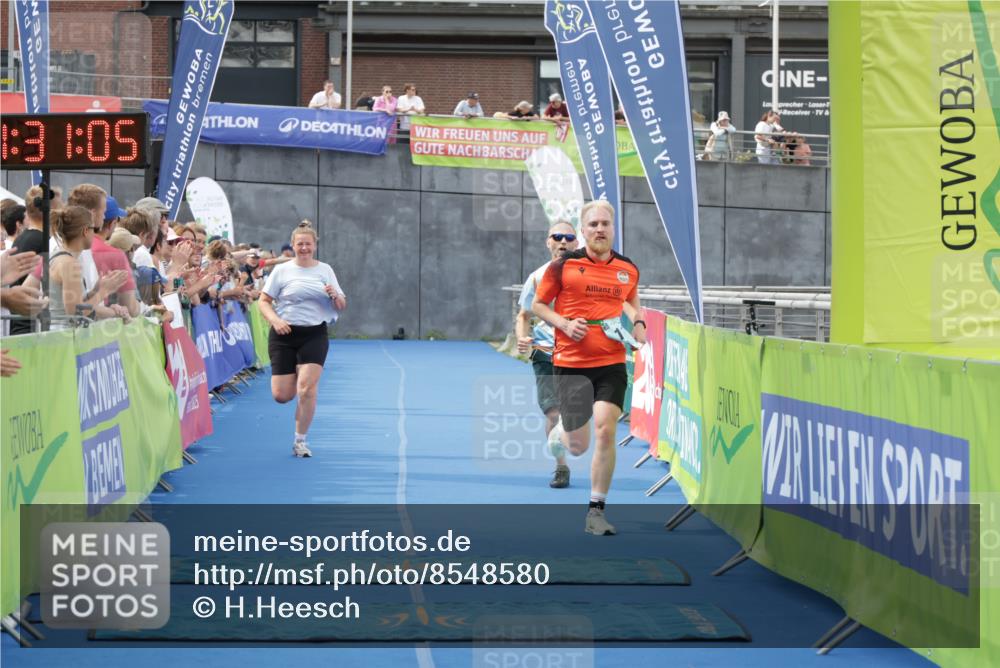 10.08.2025 - GEWOBA Citytriathlon Bremen H.Heesch http://msf.ph/oto/8548580 10.08.2025 11:34:47 Ziel 165 meine-sportfotos.de