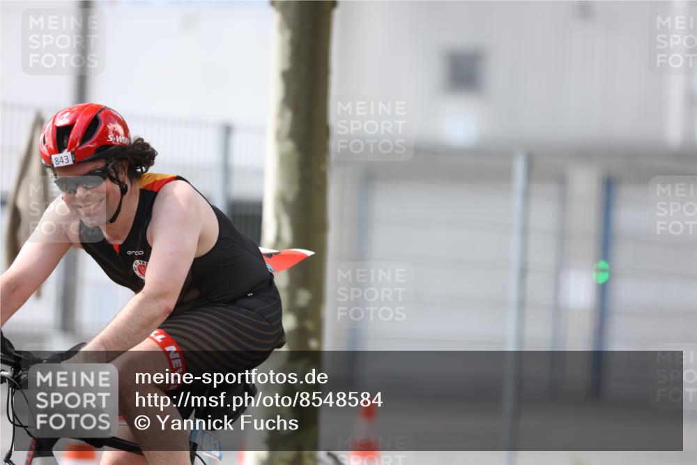 10.08.2025 - GEWOBA Citytriathlon Bremen Yannick Fuchs http://msf.ph/oto/8548584 10.08.2025 13:15:45 Radfahren 636, 843, 900, 1025 meine-sportfotos.de