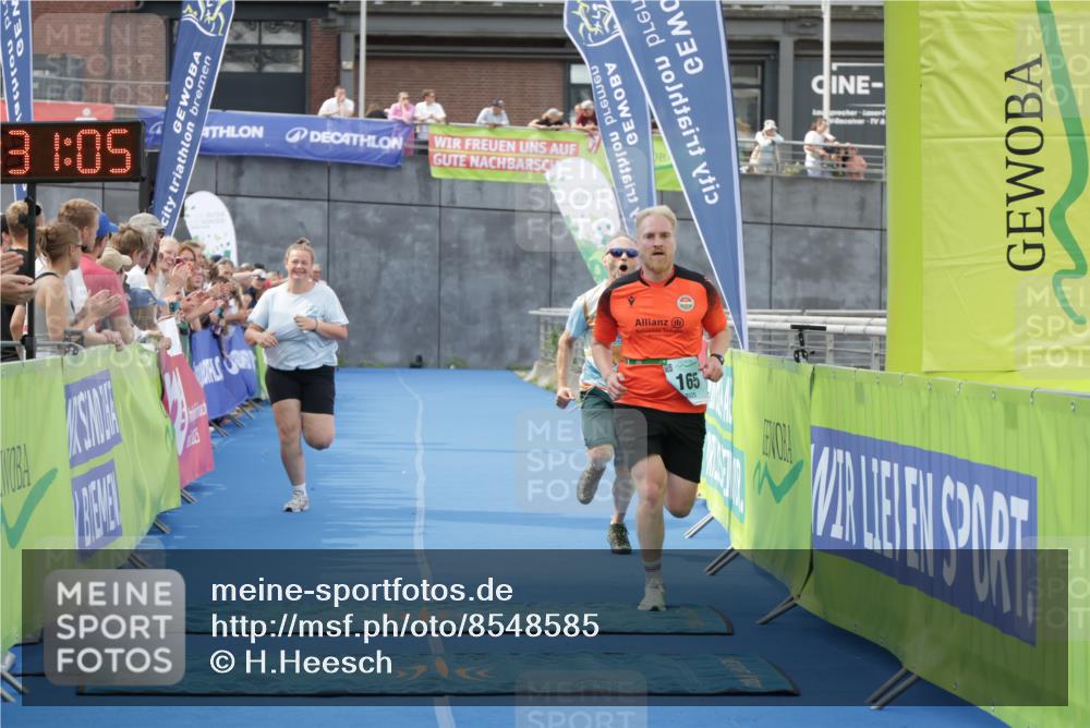 10.08.2025 - GEWOBA Citytriathlon Bremen H.Heesch http://msf.ph/oto/8548585 10.08.2025 11:34:47 Ziel 165 meine-sportfotos.de