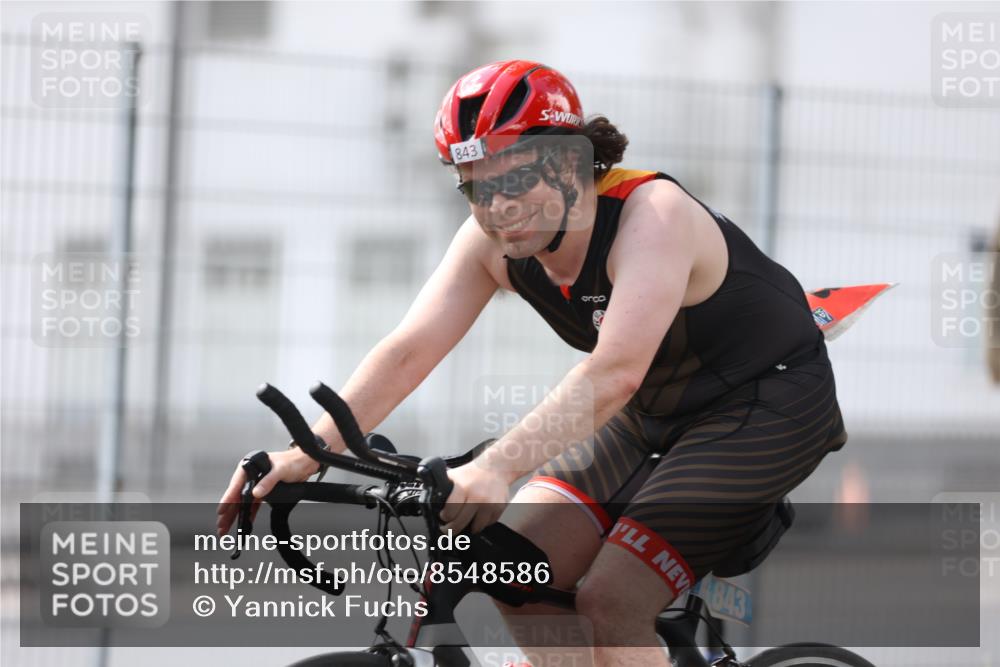 10.08.2025 - GEWOBA Citytriathlon Bremen Yannick Fuchs http://msf.ph/oto/8548586 10.08.2025 13:15:46 Radfahren 636, 843, 900, 1025 meine-sportfotos.de
