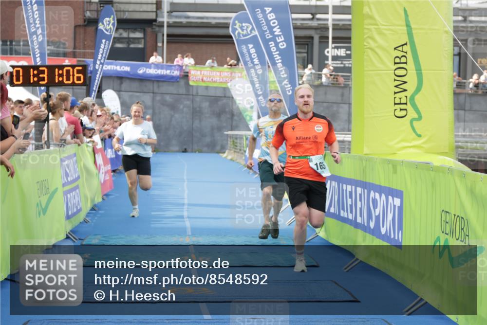 10.08.2025 - GEWOBA Citytriathlon Bremen H.Heesch http://msf.ph/oto/8548592 10.08.2025 11:34:48 Ziel 165 meine-sportfotos.de