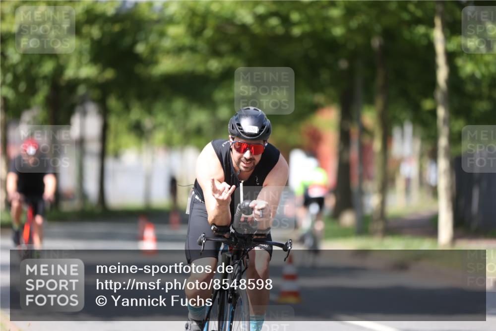 10.08.2025 - GEWOBA Citytriathlon Bremen Yannick Fuchs http://msf.ph/oto/8548598 10.08.2025 12:14:36 Radfahren 632, 681, 708, 735, 736, 738, 806, 838, 888 meine-sportfotos.de