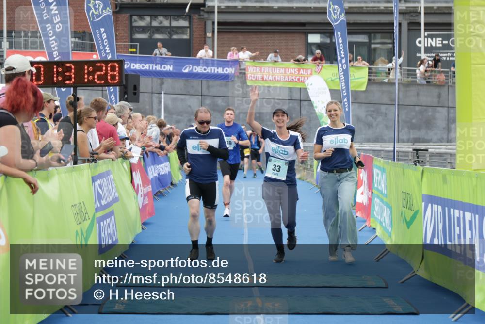 10.08.2025 - GEWOBA Citytriathlon Bremen H.Heesch http://msf.ph/oto/8548618 10.08.2025 11:35:10 Ziel 33, 69 meine-sportfotos.de