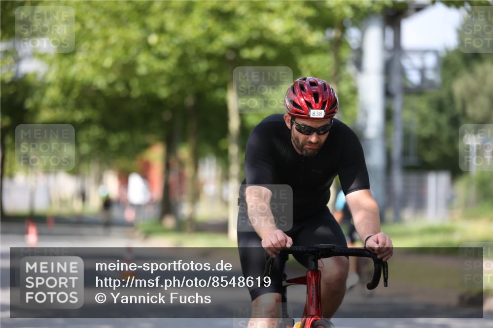10.08.2025 - GEWOBA Citytriathlon Bremen Yannick Fuchs http://msf.ph/oto/8548619 10.08.2025 12:14:39 Radfahren 632, 635, 681, 708, 735, 736, 738, 806, 838 meine-sportfotos.de