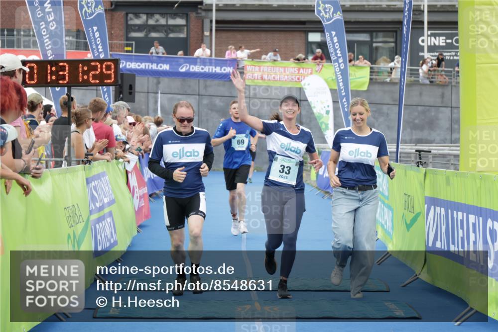 10.08.2025 - GEWOBA Citytriathlon Bremen H.Heesch http://msf.ph/oto/8548631 10.08.2025 11:35:11 Ziel 33, 69 meine-sportfotos.de