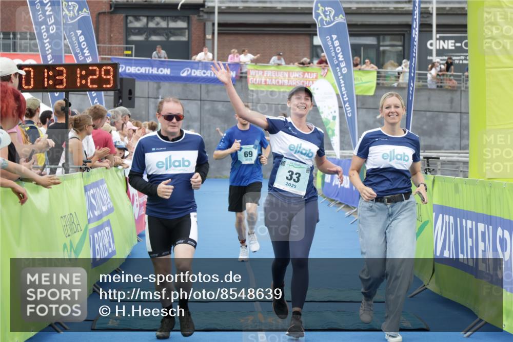 10.08.2025 - GEWOBA Citytriathlon Bremen H.Heesch http://msf.ph/oto/8548639 10.08.2025 11:35:11 Ziel 33, 69 meine-sportfotos.de