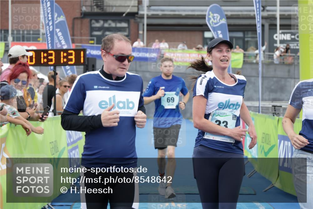 10.08.2025 - GEWOBA Citytriathlon Bremen H.Heesch http://msf.ph/oto/8548642 10.08.2025 11:35:13 Ziel 33, 69 meine-sportfotos.de