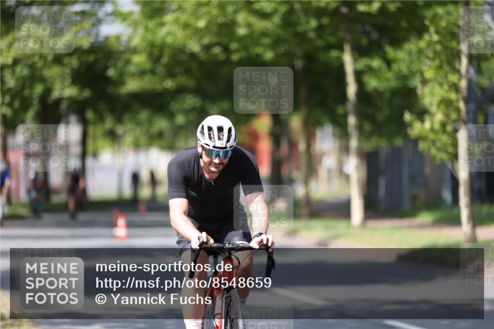10.08.2025 - GEWOBA Citytriathlon Bremen Yannick Fuchs http://msf.ph/oto/8548659 10.08.2025 12:14:47 Radfahren 551, 627, 632, 635, 657, 736, 806, 826, 838, 857, 895, 897, 1020 meine-sportfotos.de