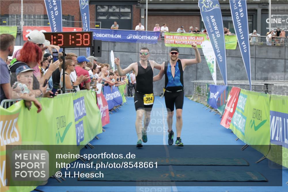 10.08.2025 - GEWOBA Citytriathlon Bremen H.Heesch http://msf.ph/oto/8548661 10.08.2025 11:35:20 Ziel 69, 379, 384 meine-sportfotos.de