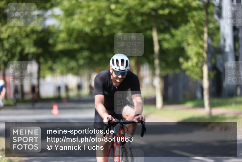 10.08.2025 - GEWOBA Citytriathlon Bremen Yannick Fuchs http://msf.ph/oto/8548663 10.08.2025 12:14:47 Radfahren 551, 627, 632, 635, 657, 736, 806, 826, 838, 857, 895, 897, 1020 meine-sportfotos.de