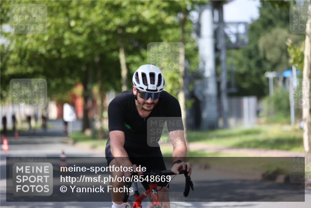 10.08.2025 - GEWOBA Citytriathlon Bremen Yannick Fuchs http://msf.ph/oto/8548669 10.08.2025 12:14:47 Radfahren 551, 627, 632, 635, 657, 736, 806, 826, 838, 857, 895, 897, 1020 meine-sportfotos.de