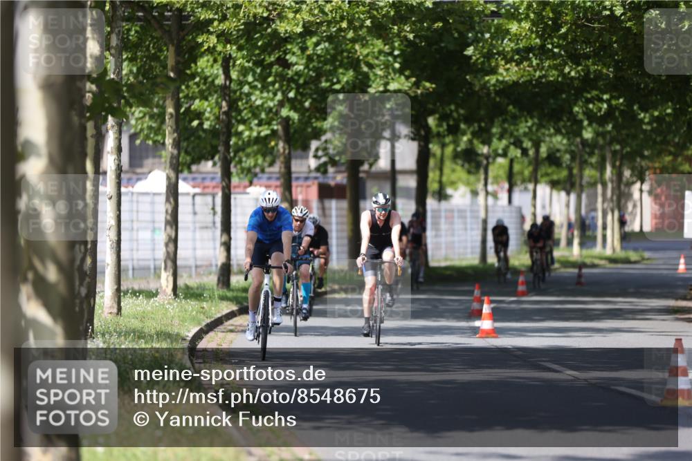 10.08.2025 - GEWOBA Citytriathlon Bremen Yannick Fuchs http://msf.ph/oto/8548675 10.08.2025 12:14:49 Radfahren 551, 627, 632, 635, 657, 736, 806, 826, 838, 857, 895, 897, 1020 meine-sportfotos.de