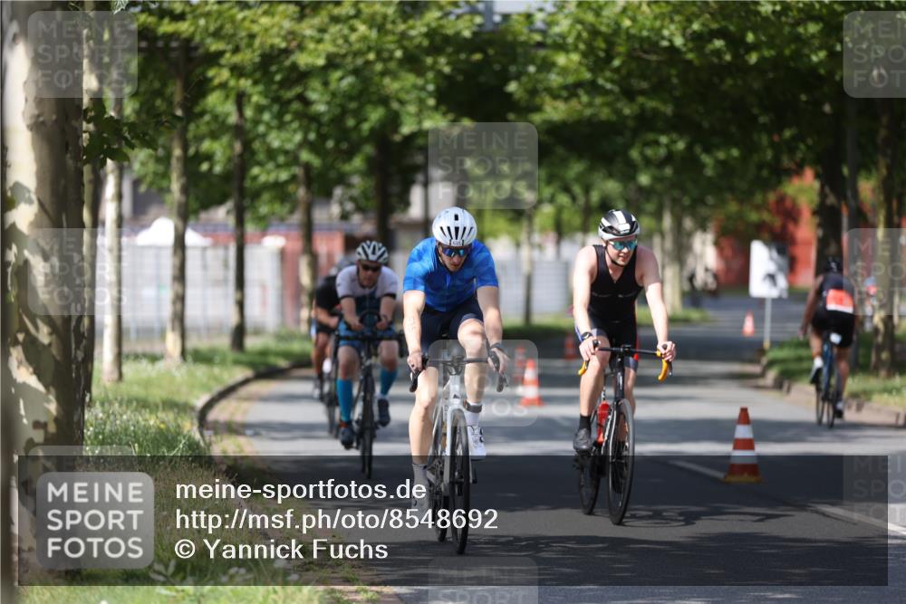 10.08.2025 - GEWOBA Citytriathlon Bremen Yannick Fuchs http://msf.ph/oto/8548692 10.08.2025 12:14:51 Radfahren 551, 627, 632, 635, 657, 736, 826, 838, 857, 895, 897, 1020 meine-sportfotos.de