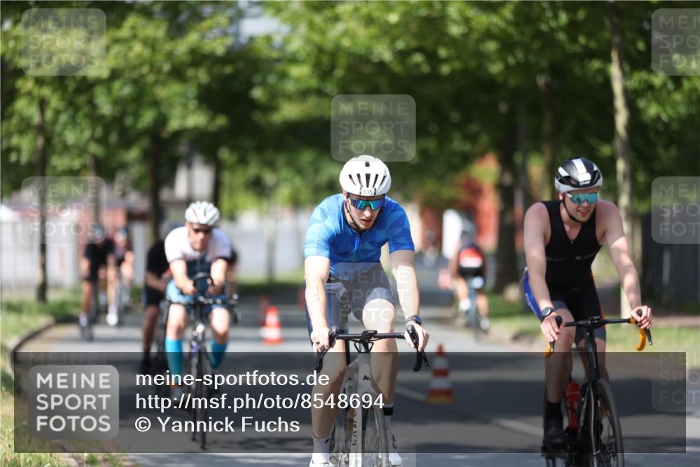 10.08.2025 - GEWOBA Citytriathlon Bremen Yannick Fuchs http://msf.ph/oto/8548694 10.08.2025 12:14:52 Radfahren 551, 627, 632, 635, 657, 736, 826, 838, 857, 895, 897, 1020 meine-sportfotos.de