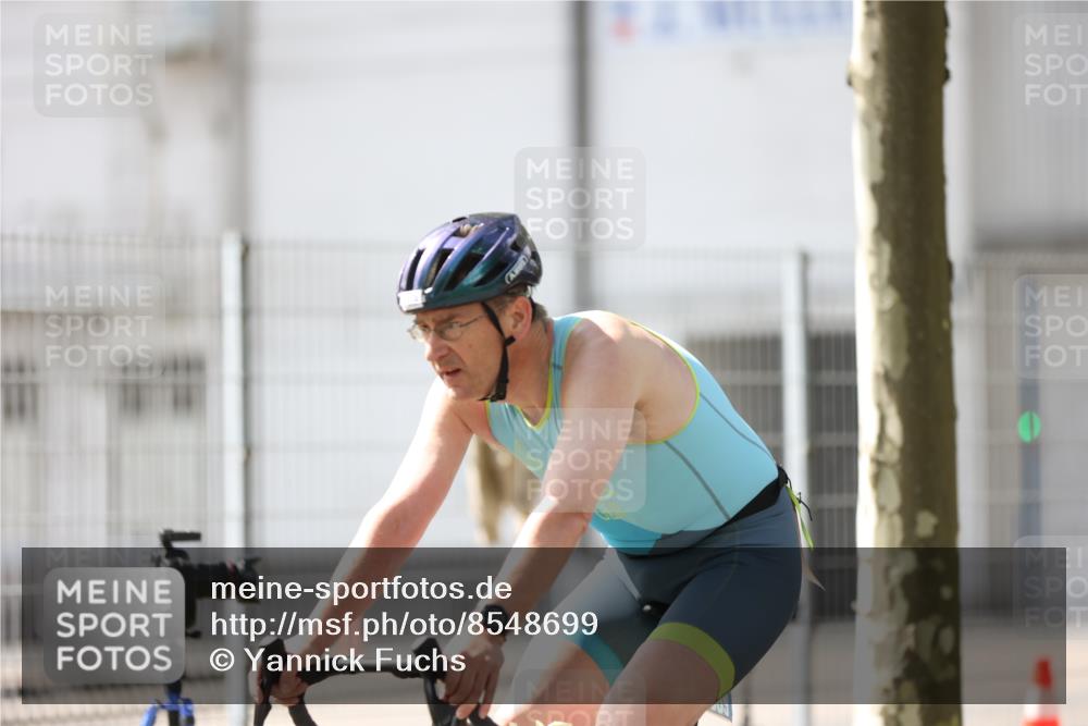 10.08.2025 - GEWOBA Citytriathlon Bremen Yannick Fuchs http://msf.ph/oto/8548699 10.08.2025 13:16:37 Radfahren 813, 869, 892 meine-sportfotos.de
