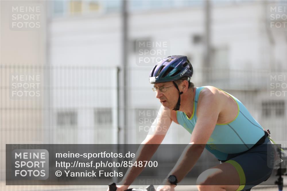 10.08.2025 - GEWOBA Citytriathlon Bremen Yannick Fuchs http://msf.ph/oto/8548700 10.08.2025 13:16:37 Radfahren 813, 869, 892 meine-sportfotos.de