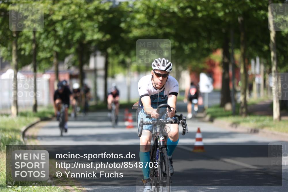 10.08.2025 - GEWOBA Citytriathlon Bremen Yannick Fuchs http://msf.ph/oto/8548703 10.08.2025 12:14:53 Radfahren 551, 627, 632, 635, 657, 736, 826, 857, 895, 897, 1020 meine-sportfotos.de
