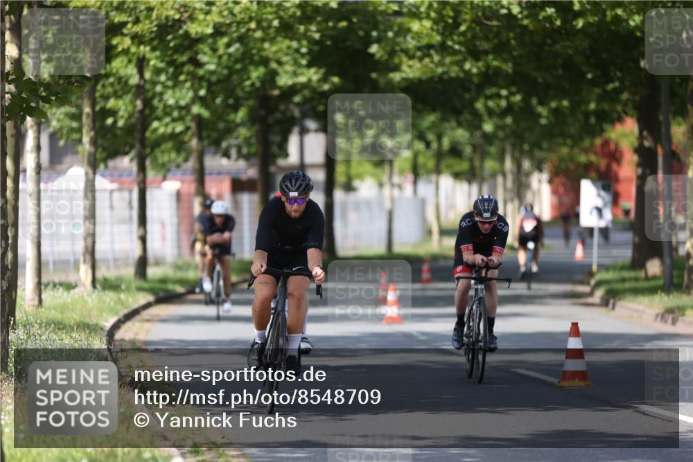 10.08.2025 - GEWOBA Citytriathlon Bremen Yannick Fuchs http://msf.ph/oto/8548709 10.08.2025 12:14:54 Radfahren 551, 627, 635, 657, 736, 826, 857, 895, 897, 1020 meine-sportfotos.de